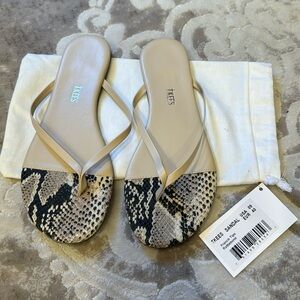 Tkees Sandal (Brand New, Never Worn)